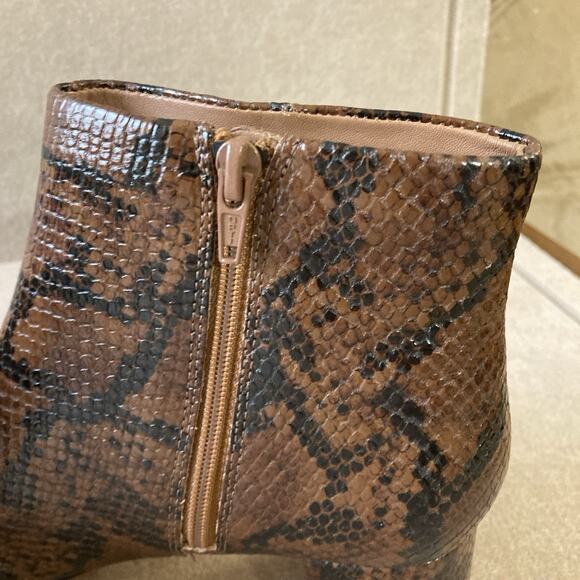 Clarks Womens Sheer Flora Boots Sz 8 Leather Snake Print Ankle Southwestern - Picture 5 of 7